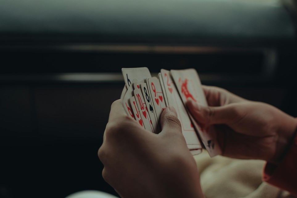 L'évolution des casinos en ligne : Comment les croupiers en direct ont révolutionné le jeu